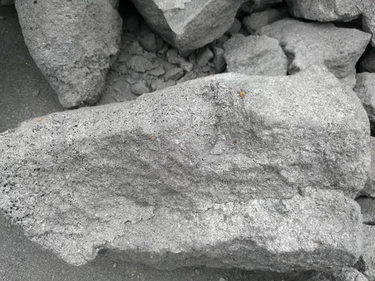 Popiół 10% Czarny koks odlewniczy Mineralny Duży rozmiar Doskonała wydajność